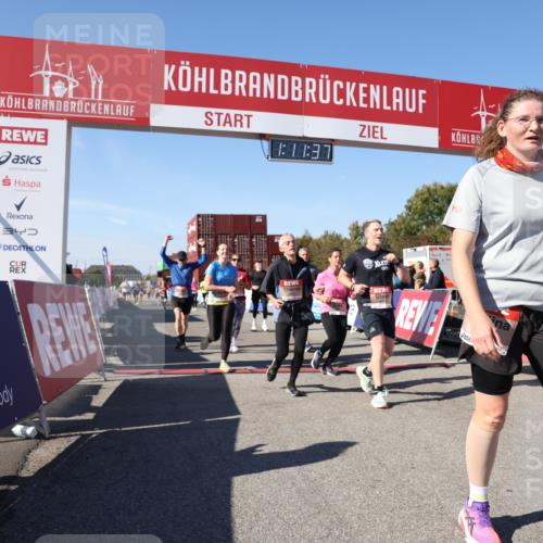 03.10.2025 - Köhlbrandbrückenlauf Lena Gebhardt http://msf.ph/oto/9061880 03.10.2025 13:11:37 Ziel 4158, 4315, 4325, 4427, 4501, 4538, 4568, 4617, 4736, 4777, 4782, 4799, 4845, 4999, 5145, 5794, 5866, 5869, 5937, 6028, 6217, 6218, 6517, 6563, 6680, 6689, 6690, 6691 meine-sportfotos.de