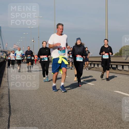 03.10.2025 - Köhlbrandbrückenlauf Fabian Wolf http://msf.ph/oto/9061885 03.10.2025 10:05:58 Position 3 2417, 3110, 1895 meine-sportfotos.de