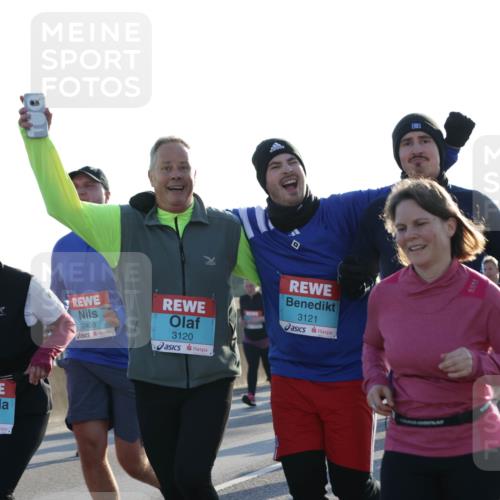 03.10.2025 - Köhlbrandbrückenlauf Jannik Wohlers http://msf.ph/oto/9061889 03.10.2025 09:23:20 Position 3 3001, 2409, 3120, 3121, 909, 2644 meine-sportfotos.de