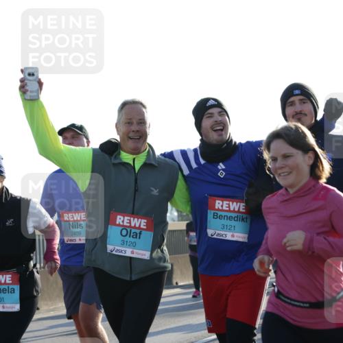 03.10.2025 - Köhlbrandbrückenlauf Jannik Wohlers http://msf.ph/oto/9061897 03.10.2025 09:23:20 Position 3 2409, 3120, 3001, 3121, 2644 meine-sportfotos.de