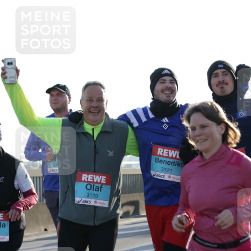 03.10.2025 - Köhlbrandbrückenlauf Jannik Wohlers http://msf.ph/oto/9061911 03.10.2025 09:23:20 Position 3 2049, 3001, 24, 3120, 3121, 1809, 2644 meine-sportfotos.de