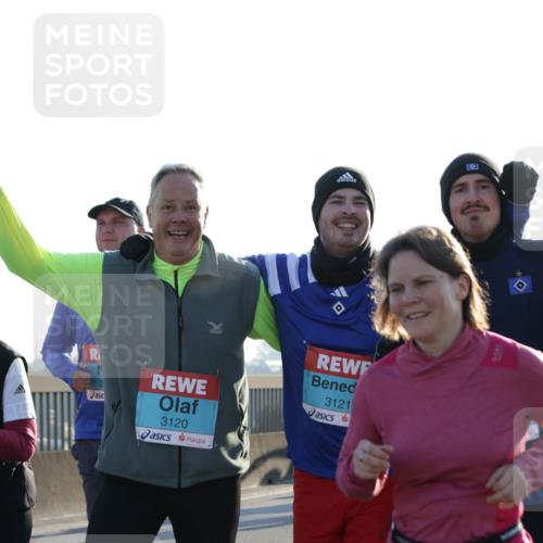 03.10.2025 - Köhlbrandbrückenlauf Jannik Wohlers http://msf.ph/oto/9061913 03.10.2025 09:23:20 Position 3 49, 3001, 3120, 3121, 2644 meine-sportfotos.de