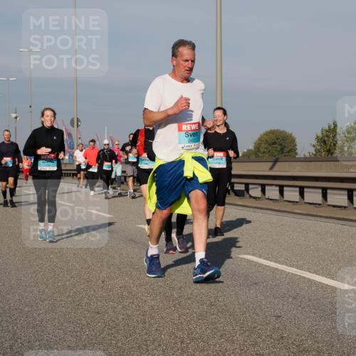 03.10.2025 - Köhlbrandbrückenlauf Fabian Wolf http://msf.ph/oto/9061916 03.10.2025 10:05:59 Position 3 2417, 1895 meine-sportfotos.de