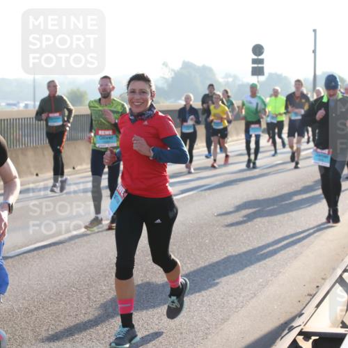 03.10.2025 - Köhlbrandbrückenlauf Lena Gebhardt http://msf.ph/oto/9061942 03.10.2025 09:20:02 Position 1 1331 meine-sportfotos.de