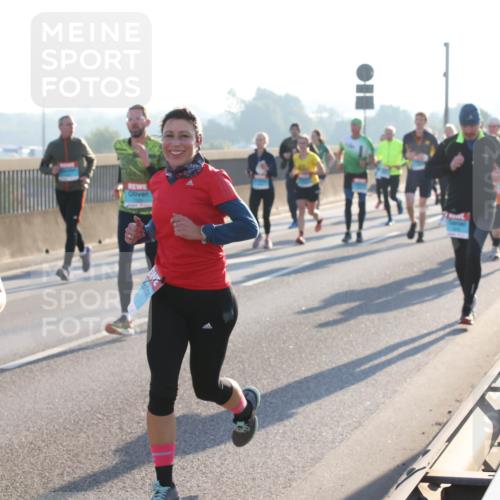 03.10.2025 - Köhlbrandbrückenlauf Lena Gebhardt http://msf.ph/oto/9061947 03.10.2025 09:20:02 Position 1 1331 meine-sportfotos.de