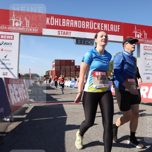 03.10.2025 - Köhlbrandbrückenlauf Lena Gebhardt http://msf.ph/oto/9061957 03.10.2025 13:11:40 Ziel 4158, 4178, 4353, 4354, 4427, 4501, 4538, 4568, 4617, 4736, 4777, 4782, 4799, 4845, 5794, 5866, 5869, 5937, 6217, 6218, 6517, 6563, 6622, 6689, 6690, 6691 meine-sportfotos.de