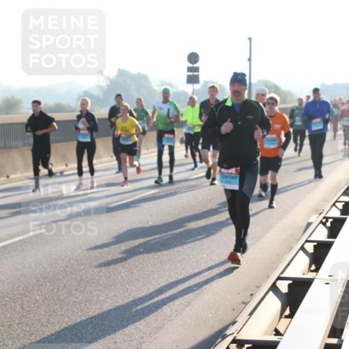 03.10.2025 - Köhlbrandbrückenlauf Lena Gebhardt http://msf.ph/oto/9061970 03.10.2025 09:20:03 Position 1  meine-sportfotos.de