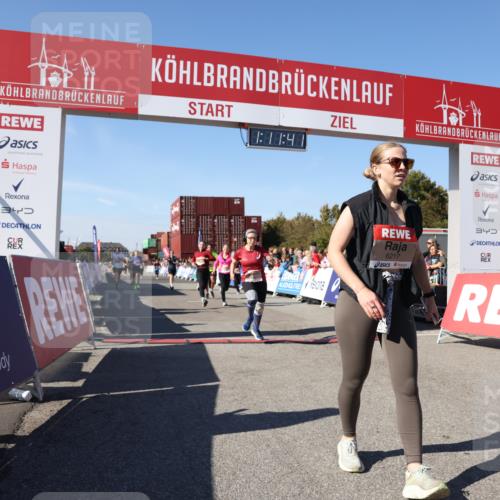 03.10.2025 - Köhlbrandbrückenlauf Lena Gebhardt http://msf.ph/oto/9061971 03.10.2025 13:11:41 Ziel 4158, 4178, 4353, 4354, 4427, 4501, 4538, 4568, 4617, 4736, 4777, 4782, 4799, 4845, 5794, 5866, 5869, 5937, 6217, 6218, 6517, 6622, 6689 meine-sportfotos.de