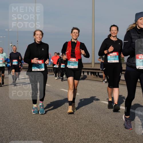 03.10.2025 - Köhlbrandbrückenlauf Fabian Wolf http://msf.ph/oto/9061981 03.10.2025 10:06:01 Position 3 30, 00, 1440, 1895, 3110 meine-sportfotos.de