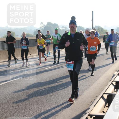 03.10.2025 - Köhlbrandbrückenlauf Lena Gebhardt http://msf.ph/oto/9061987 03.10.2025 09:20:03 Position 1 1876, 1430 meine-sportfotos.de