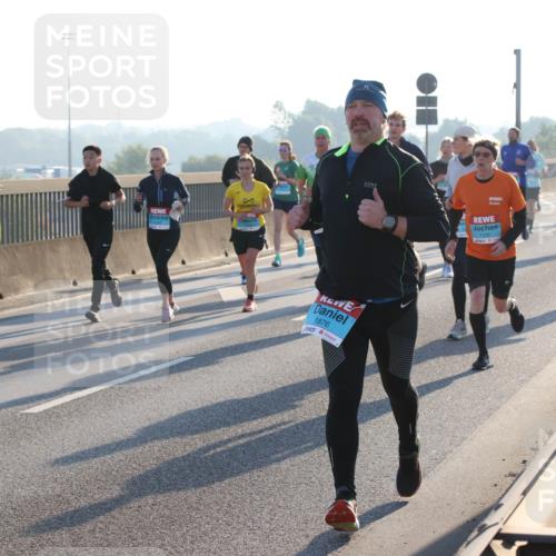 03.10.2025 - Köhlbrandbrückenlauf Lena Gebhardt http://msf.ph/oto/9061998 03.10.2025 09:20:04 Position 1 1876 meine-sportfotos.de