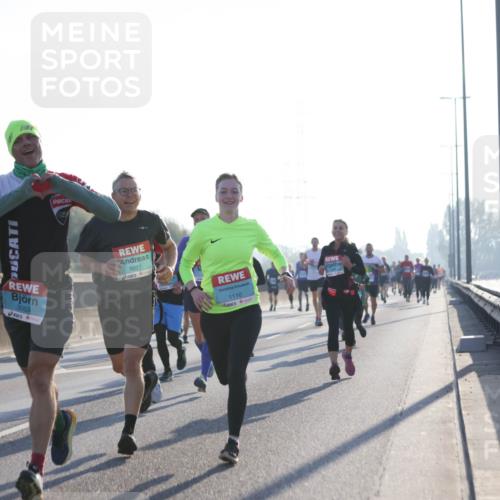 03.10.2025 - Köhlbrandbrückenlauf Jannik Wohlers http://msf.ph/oto/9062012 03.10.2025 09:15:17 Position 3 3053, 1077, 1110 meine-sportfotos.de