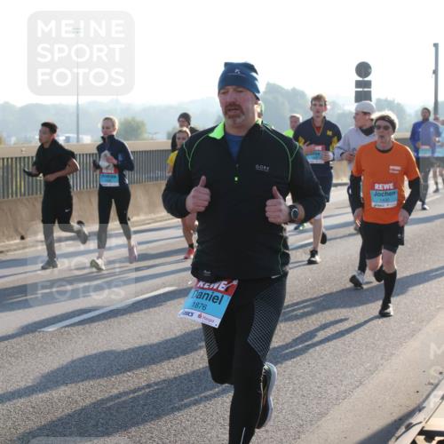 03.10.2025 - Köhlbrandbrückenlauf Lena Gebhardt http://msf.ph/oto/9062014 03.10.2025 09:20:04 Position 1 1430, 33, 1876 meine-sportfotos.de