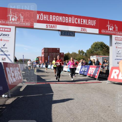 03.10.2025 - Köhlbrandbrückenlauf Lena Gebhardt http://msf.ph/oto/9062018 03.10.2025 13:11:43 Ziel 4158, 4178, 4353, 4354, 4427, 4469, 4501, 4538, 4568, 4617, 4736, 4777, 4782, 4799, 4845, 5097, 5866, 5869, 5937, 6217, 6218, 6517, 6622, 6689 meine-sportfotos.de