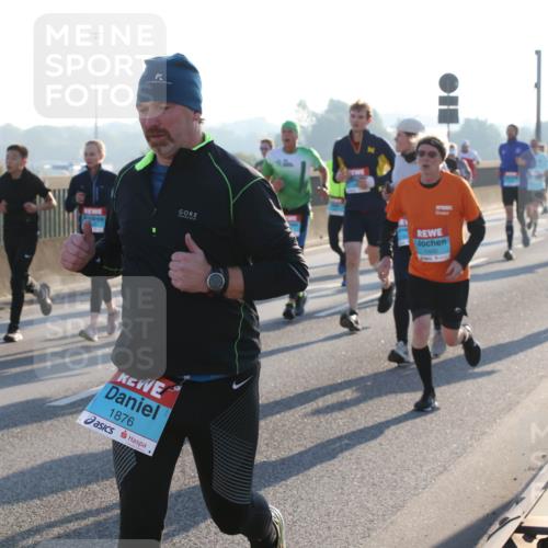 03.10.2025 - Köhlbrandbrückenlauf Lena Gebhardt http://msf.ph/oto/9062027 03.10.2025 09:20:04 Position 1 1876, 1430 meine-sportfotos.de