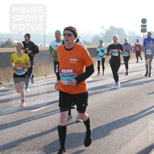 03.10.2025 - Köhlbrandbrückenlauf Lena Gebhardt http://msf.ph/oto/9062058 03.10.2025 09:20:06 Position 1 1555, 1430 meine-sportfotos.de