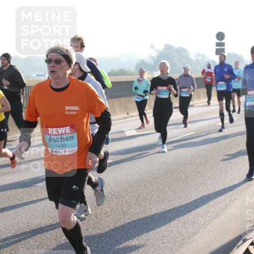 03.10.2025 - Köhlbrandbrückenlauf Lena Gebhardt http://msf.ph/oto/9062064 03.10.2025 09:20:06 Position 1 1430 meine-sportfotos.de