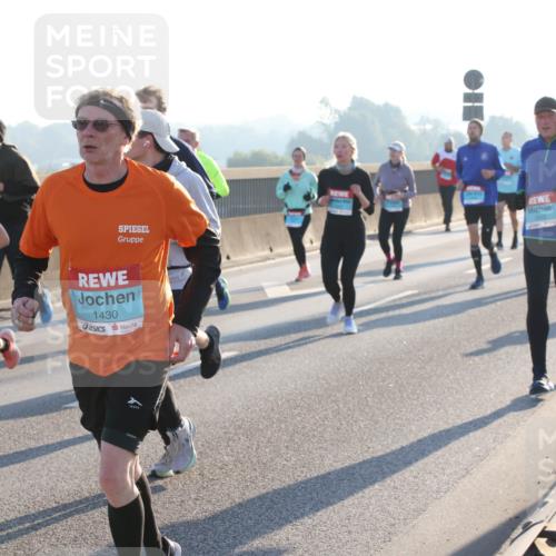 03.10.2025 - Köhlbrandbrückenlauf Lena Gebhardt http://msf.ph/oto/9062073 03.10.2025 09:20:06 Position 1 1430 meine-sportfotos.de