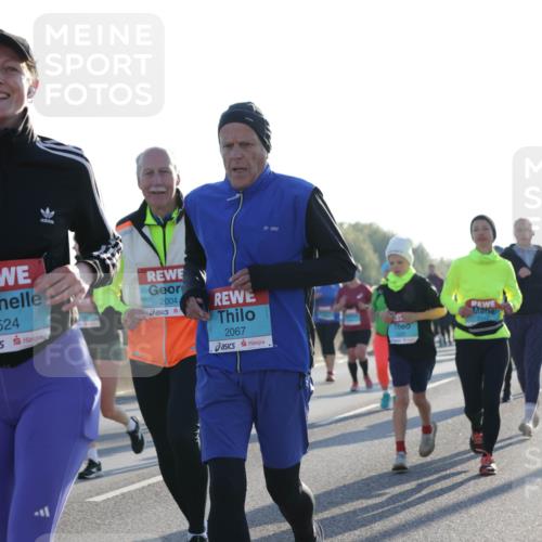 03.10.2025 - Köhlbrandbrückenlauf Jannik Wohlers http://msf.ph/oto/9062075 03.10.2025 09:23:26 Position 3 200, 2004, 2524, 2067 meine-sportfotos.de