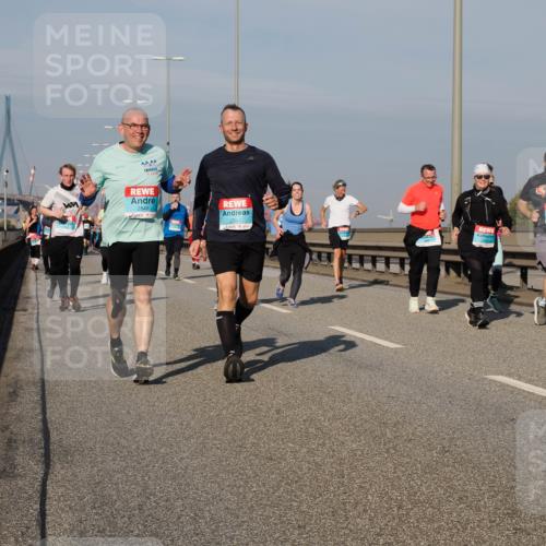 03.10.2025 - Köhlbrandbrückenlauf Fabian Wolf http://msf.ph/oto/9062092 03.10.2025 10:06:04 Position 3 2848, 2841 meine-sportfotos.de