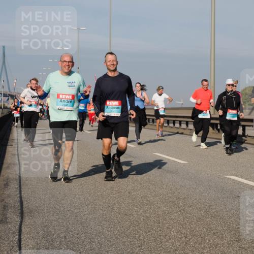 03.10.2025 - Köhlbrandbrückenlauf Fabian Wolf http://msf.ph/oto/9062099 03.10.2025 10:06:04 Position 3 20, 40, 2848, 2847, 2787 meine-sportfotos.de