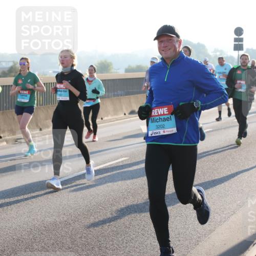 03.10.2025 - Köhlbrandbrückenlauf Lena Gebhardt http://msf.ph/oto/9062109 03.10.2025 09:20:08 Position 1 1347, 1407, 3202 meine-sportfotos.de