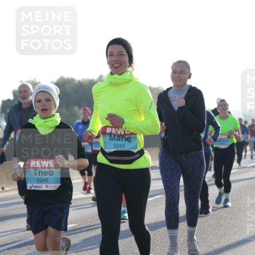 03.10.2025 - Köhlbrandbrückenlauf Jannik Wohlers http://msf.ph/oto/9062131 03.10.2025 09:23:27 Position 3 2245, 2244 meine-sportfotos.de