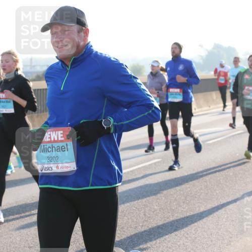 03.10.2025 - Köhlbrandbrückenlauf Lena Gebhardt http://msf.ph/oto/9062137 03.10.2025 09:20:08 Position 1 3202 meine-sportfotos.de