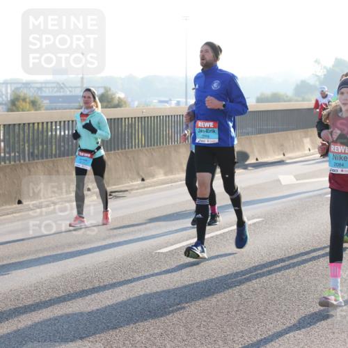 03.10.2025 - Köhlbrandbrückenlauf Lena Gebhardt http://msf.ph/oto/9062158 03.10.2025 09:20:09 Position 1 2029, 2084 meine-sportfotos.de