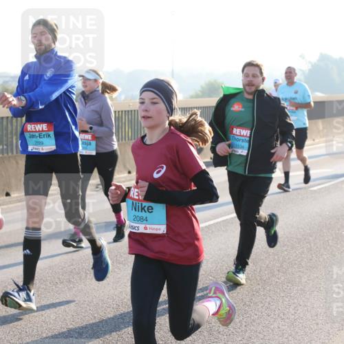 03.10.2025 - Köhlbrandbrückenlauf Lena Gebhardt http://msf.ph/oto/9062179 03.10.2025 09:20:10 Position 1 2029, 2084, 1534 meine-sportfotos.de