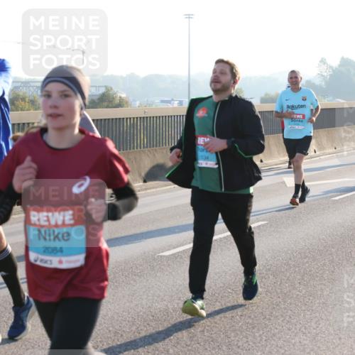 03.10.2025 - Köhlbrandbrückenlauf Lena Gebhardt http://msf.ph/oto/9062191 03.10.2025 09:20:10 Position 1 3, 17, 2009, 2084, 1534 meine-sportfotos.de