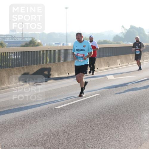 03.10.2025 - Köhlbrandbrückenlauf Lena Gebhardt http://msf.ph/oto/9062223 03.10.2025 09:20:11 Position 1  meine-sportfotos.de