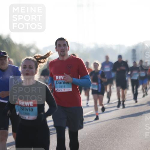 03.10.2025 - Köhlbrandbrückenlauf Jannik Wohlers http://msf.ph/oto/9062265 03.10.2025 09:15:32 Position 3 3766, 1208, 3518 meine-sportfotos.de