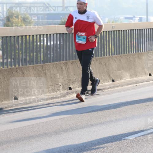 03.10.2025 - Köhlbrandbrückenlauf Lena Gebhardt http://msf.ph/oto/9062267 03.10.2025 09:20:13 Position 1 18161, 3615 meine-sportfotos.de