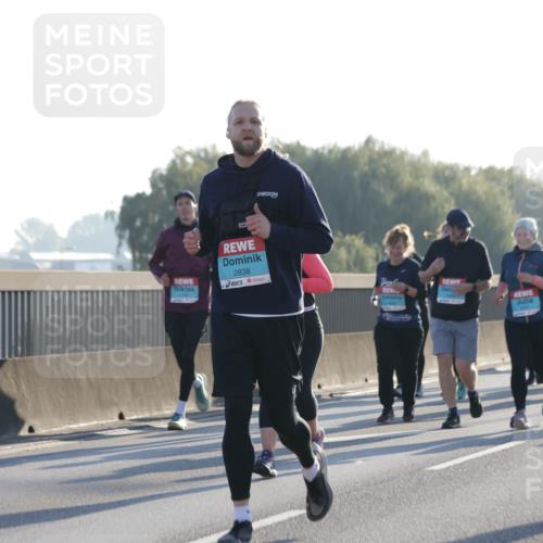03.10.2025 - Köhlbrandbrückenlauf Jannik Wohlers http://msf.ph/oto/9062307 03.10.2025 09:23:33 Position 3 24, 2838, 1700 meine-sportfotos.de