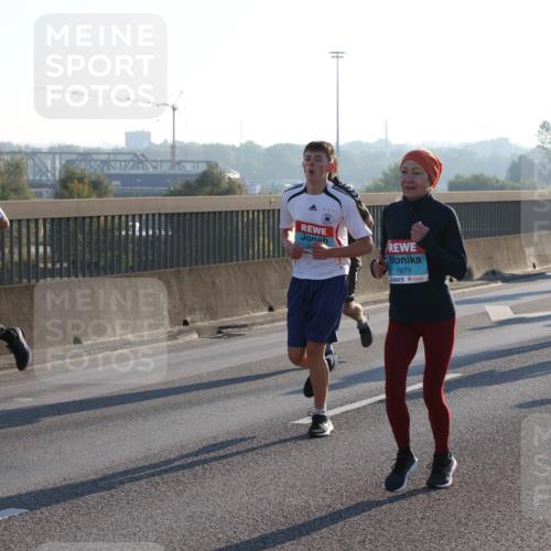 03.10.2025 - Köhlbrandbrückenlauf Lena Gebhardt http://msf.ph/oto/9062318 03.10.2025 09:20:15 Position 1 1670 meine-sportfotos.de