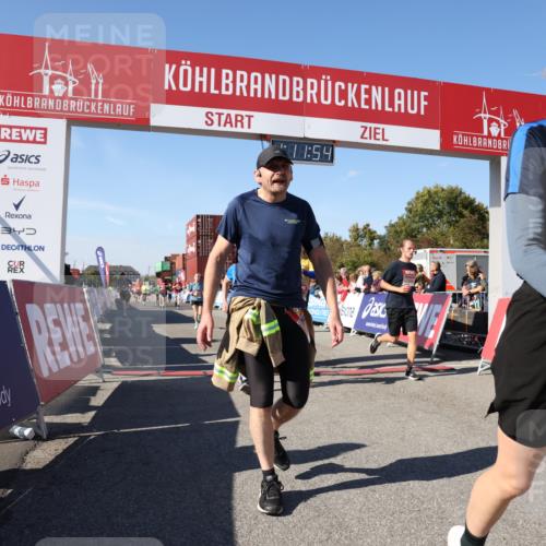 03.10.2025 - Köhlbrandbrückenlauf Lena Gebhardt http://msf.ph/oto/9062327 03.10.2025 13:11:54 Ziel 4100, 4101, 4178, 4353, 4354, 4469, 4685, 5097, 5396, 5426, 5910, 5911, 6033, 6048, 6049, 6622, 6763, 6796 meine-sportfotos.de