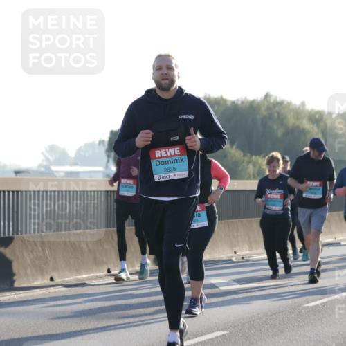 03.10.2025 - Köhlbrandbrückenlauf Jannik Wohlers http://msf.ph/oto/9062328 03.10.2025 09:23:33 Position 3 24, 2838, 29, 1700 meine-sportfotos.de