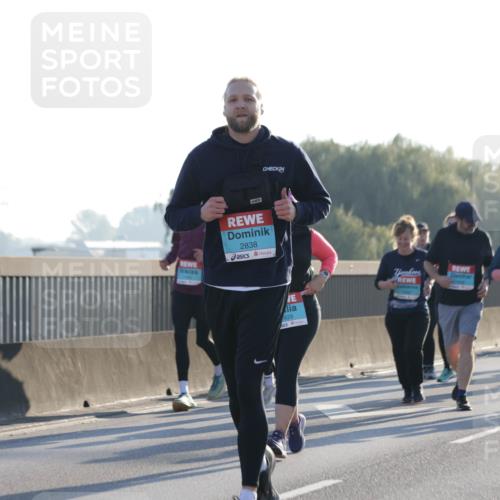 03.10.2025 - Köhlbrandbrückenlauf Jannik Wohlers http://msf.ph/oto/9062332 03.10.2025 09:23:33 Position 3 2838, 829, 1700 meine-sportfotos.de
