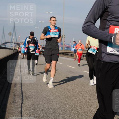 03.10.2025 - Köhlbrandbrückenlauf Fabian Wolf http://msf.ph/oto/9062362 03.10.2025 10:06:12 Position 3 2374, 5132 meine-sportfotos.de