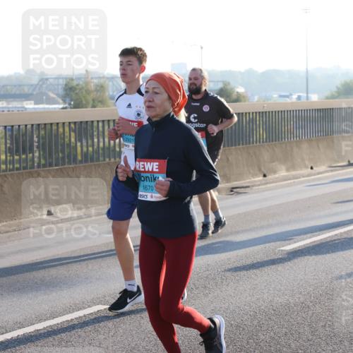 03.10.2025 - Köhlbrandbrückenlauf Lena Gebhardt http://msf.ph/oto/9062365 03.10.2025 09:20:15 Position 1 2921, 1670 meine-sportfotos.de