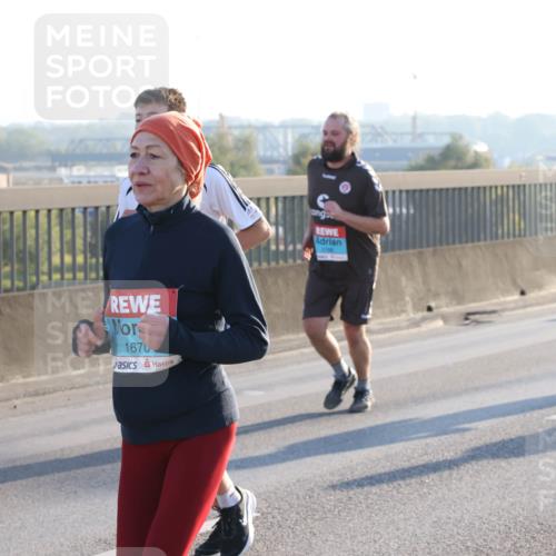 03.10.2025 - Köhlbrandbrückenlauf Lena Gebhardt http://msf.ph/oto/9062368 03.10.2025 09:20:16 Position 1 1670 meine-sportfotos.de