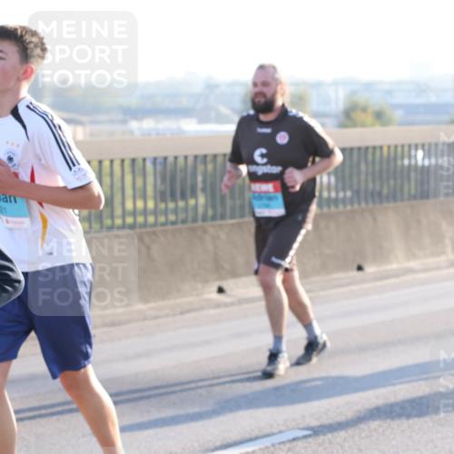 03.10.2025 - Köhlbrandbrückenlauf Lena Gebhardt http://msf.ph/oto/9062377 03.10.2025 09:20:16 Position 1 21 meine-sportfotos.de