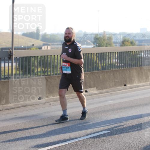 03.10.2025 - Köhlbrandbrückenlauf Lena Gebhardt http://msf.ph/oto/9062390 03.10.2025 09:20:17 Position 1 2786 meine-sportfotos.de