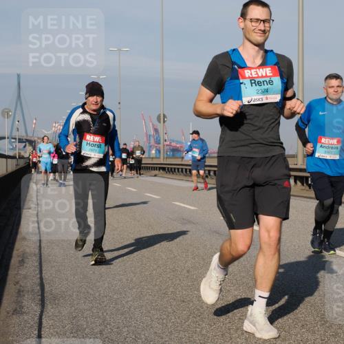 03.10.2025 - Köhlbrandbrückenlauf Fabian Wolf http://msf.ph/oto/9062403 03.10.2025 10:06:13 Position 3 2971, 2374, 3163, 2 meine-sportfotos.de