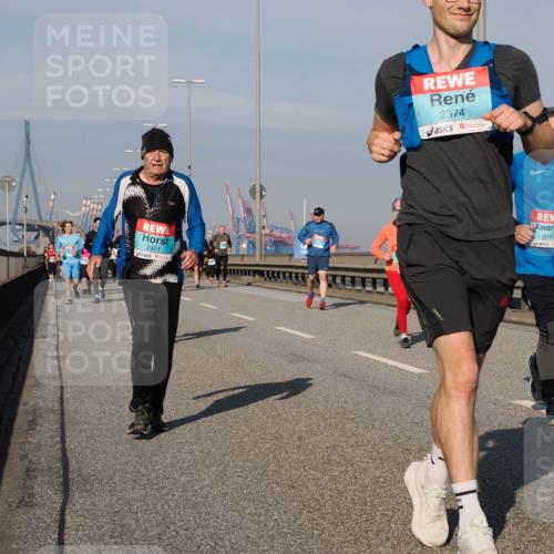 03.10.2025 - Köhlbrandbrückenlauf Fabian Wolf http://msf.ph/oto/9062411 03.10.2025 10:06:13 Position 3 2971, 2374, 3163 meine-sportfotos.de