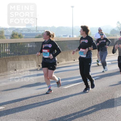 03.10.2025 - Köhlbrandbrückenlauf Lena Gebhardt http://msf.ph/oto/9062422 03.10.2025 09:20:17 Position 1 3010, 306 meine-sportfotos.de