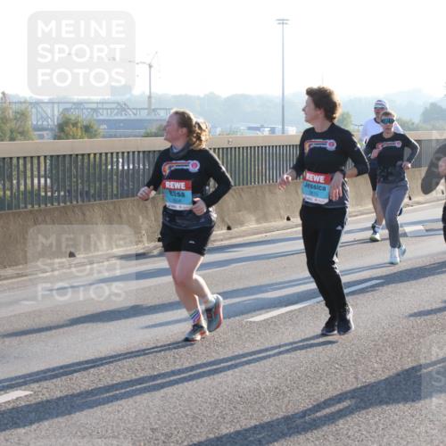 03.10.2025 - Köhlbrandbrückenlauf Lena Gebhardt http://msf.ph/oto/9062423 03.10.2025 09:20:17 Position 1 3006, 3010 meine-sportfotos.de