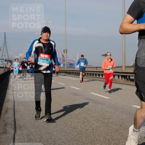 03.10.2025 - Köhlbrandbrückenlauf Fabian Wolf http://msf.ph/oto/9062426 03.10.2025 10:06:14 Position 3 2971, 2374 meine-sportfotos.de