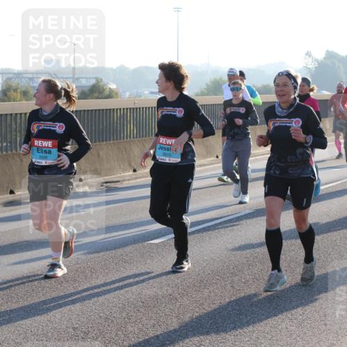 03.10.2025 - Köhlbrandbrückenlauf Lena Gebhardt http://msf.ph/oto/9062439 03.10.2025 09:20:18 Position 1 3006, 3010 meine-sportfotos.de